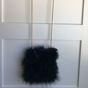 TOPSHOP REAL FEATHER BLACK PUTSE WORH GOLD CHAIN
